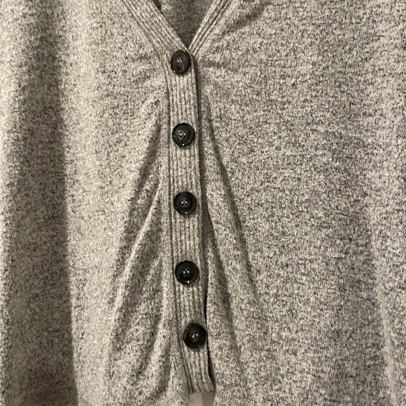 HEART and HIPS grey sweater - Picture 2 of 5